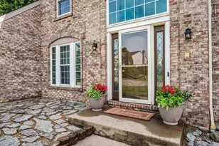 2125 Deer Meadow Dr, Springfield Township, OH 45240 - Photo 3