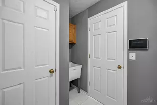 2125 Deer Meadow Dr, Springfield Township, OH 45240 - Photo 23