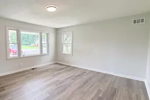 820 Lilly Ln, Union Township, OH 45245 - Photo 11