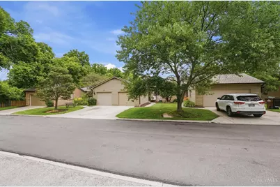 40 Rolling Hills Drive, Cincinnati, OH 45215 - Photo 3