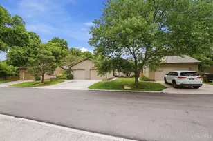 40 Rolling Hills Dr, Cincinnati, OH 45215 - Photo 3