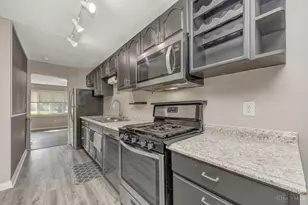 7359 Estate Ct, Springfield Township, OH 45224 - Photo 9