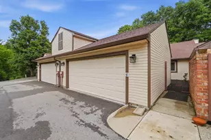 1360 Black Forest Dr, West Carrollton, OH 45449 - Photo 3