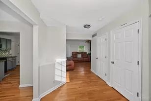 11909 Winston Cir, Forest Park, OH 45240 - Photo 5