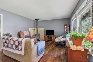 141 Munster Dr, Perry Township, OH 45118 - Photo 3