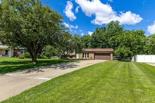 8187 Woodward Dr, West Chester, OH 45069 - Photo 3