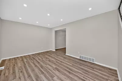932 Glasgow Drive, Forest Park, OH 45240 - Photo 5