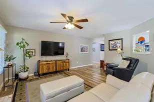 6077 Deer Crossing Ct, Miami Township, OH 45150 - Photo 7