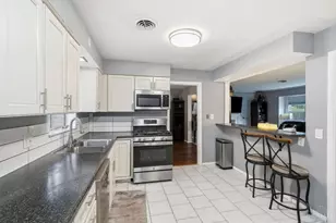 8881 Paw Paw Ln, Sycamore Township, OH 45236 - Photo 11
