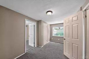 1703 Ashbrook Dr, Cincinnati, OH 45238 - Photo 19