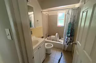 1703 Ashbrook Dr, Cincinnati, OH 45238 - Photo 5