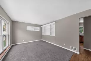 1703 Ashbrook Dr, Cincinnati, OH 45238 - Photo 7