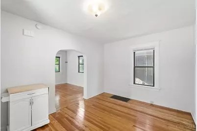 2105 W Clifton Avenue, Cincinnati, OH 45219 - Photo 9