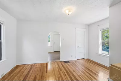 2105 W Clifton Avenue, Cincinnati, OH 45219 - Photo 7