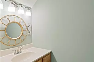 635 Keystone Dr, Union Township, OH 45244 - Photo 5