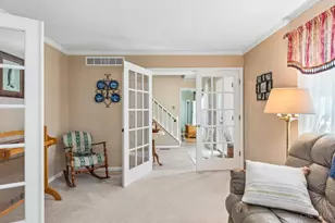 6400 Roth Ridge Dr, Miami Township, OH 45140 - Photo 5