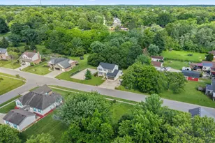 8042 Laurelwood Dr, Hamilton Township, OH 45039 - Photo 41