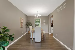 8042 Laurelwood Dr, Hamilton Township, OH 45039 - Photo 7