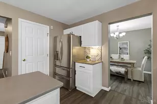8042 Laurelwood Dr, Hamilton Township, OH 45039 - Photo 13