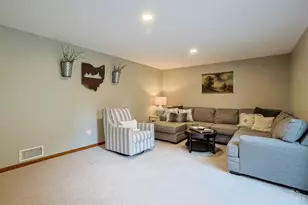 2940 Timberview Dr, Green Township, OH 45211 - Photo 13