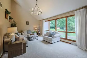 2940 Timberview Dr, Green Township, OH 45211 - Photo 9