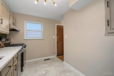 2479 Hudson, Norwood, OH 45212 - Photo 11