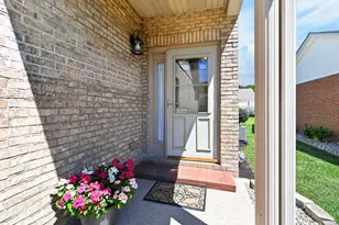 322 Lauryn Meadows Ct, Fairfield, OH 45014 - Photo 5
