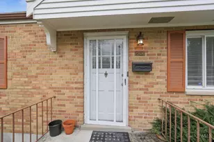 1906 Acorn Dr, Cincinnati, OH 45231 - Photo 5