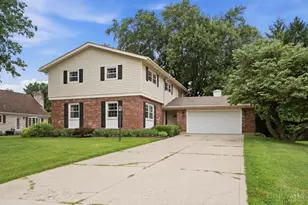 8755 Meadowview Dr, West Chester, OH 45069 - Photo 3