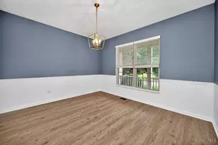 218 Heffron Cir, Hamilton Township, OH 45039 - Photo 5