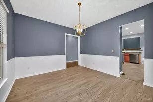 218 Heffron Cir, Hamilton Township, OH 45039 - Photo 7