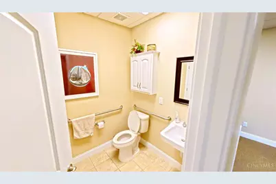 5078 Wooster Pike #200, Cincinnati, OH 45226 - Photo 9