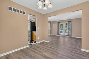 1121 Forest Run Dr, Union Township, OH 45103 - Photo 7
