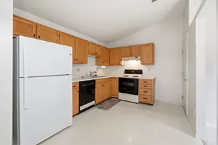8753 Carrousel Park Cir, Colerain Township, OH 45251 - Photo 17