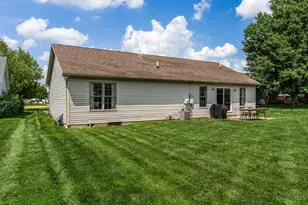 1004 Country Oaks Ln, Wilmington, OH 45177 - Photo 3