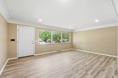8844 Mockingbird Lane, Springfield Township, OH 45231 - Photo 5