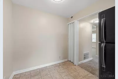 2370 Losantiville Avenue, Golf Manor, OH 45237 - Photo 11