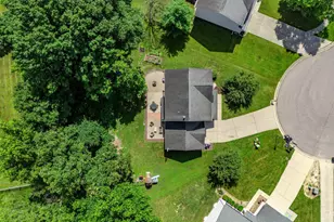 806 Canute Ct, Hamilton Township, OH 45039 - Photo 5