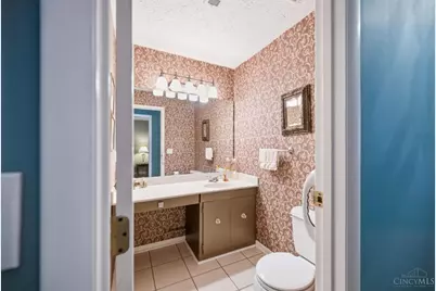 2 Boxwood Court, Cincinnati, OH 45246 - Photo 35