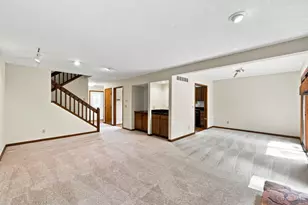 5317 Hickory Trail Ln, Blue Ash, OH 45242 - Photo 7