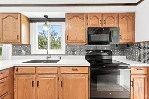 8042 Quail Meadow Ln, West Chester, OH 45069 - Photo 11