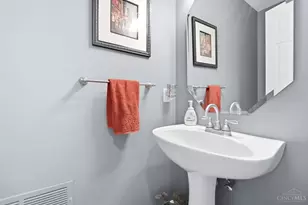 680 Silverhedge Dr, Springfield Township, OH 45231 - Photo 25