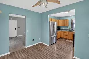 922 Chamberlain Ave, Lincoln Heights, OH 45215 - Photo 5
