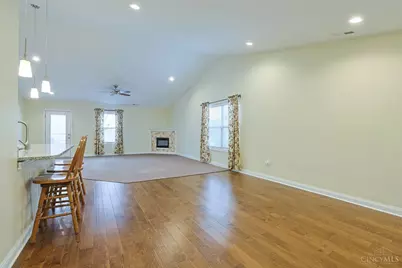 715 Villa Court, Trenton, OH 45067 - Photo 7