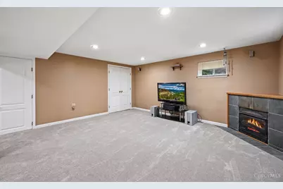 8592 Sunmont Drive, Anderson Township, OH 45255 - Photo 9
