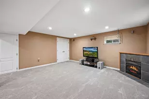 8592 Sunmont Dr, Anderson Township, OH 45255 - Photo 9