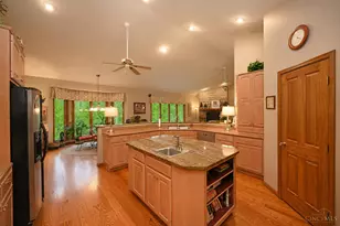 5723 Chancellor Ln, Hamilton Township, OH 45152 - Photo 11