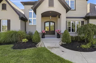 566 Forestedge Dr, Anderson Township, OH 45255 - Photo 3