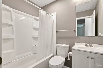 815 Carriage Hill Lane, Hamilton, OH 45013 - Photo 17