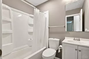 815 Carriage Hill Ln, Hamilton, OH 45013 - Photo 17